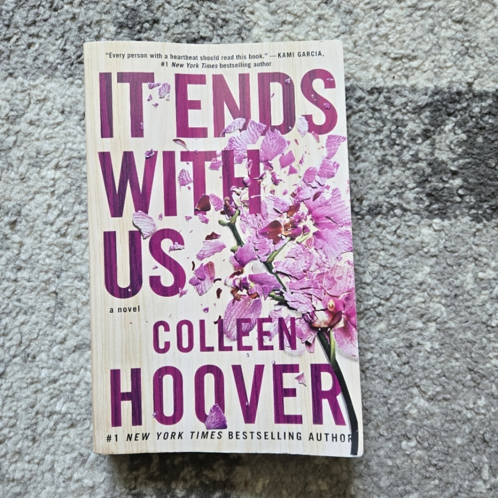 It Ends With Us by Colleen Hoover Paperback